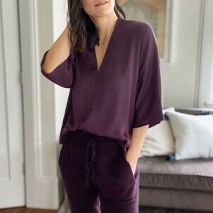 R Label The Reset Satin V Pullover Top